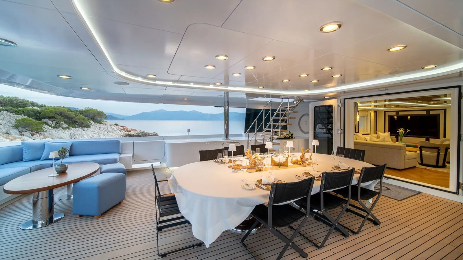 206 Bridge deck dining.jpg