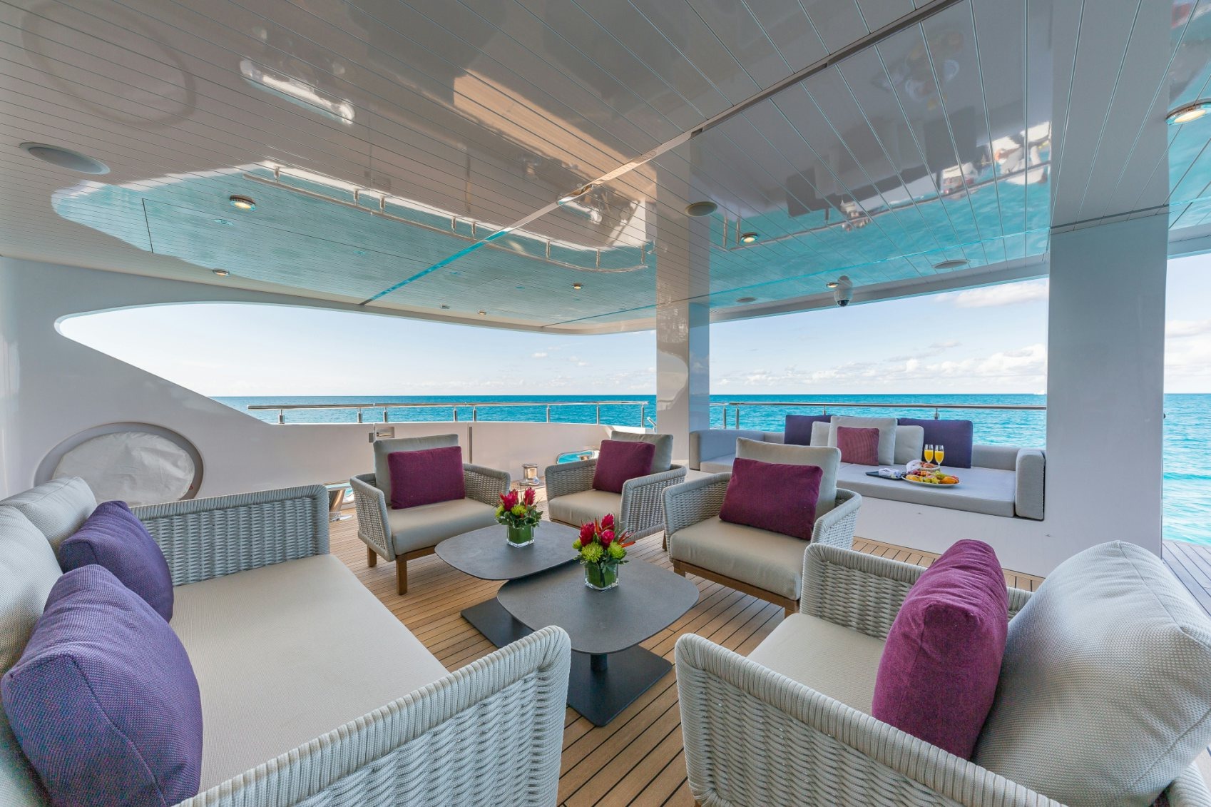 206 Deck lounge.jpg