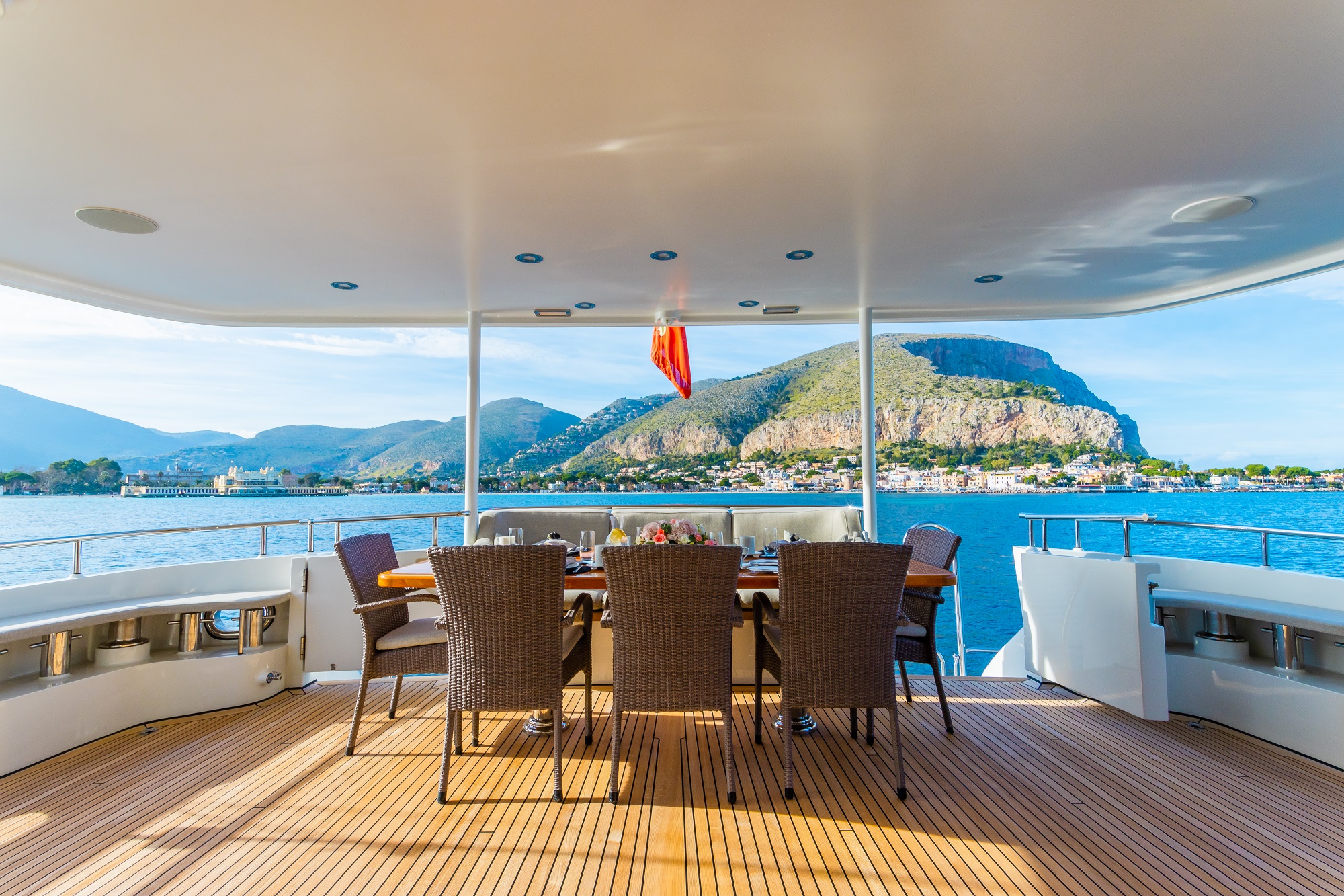 206 Main deck dining.jpg