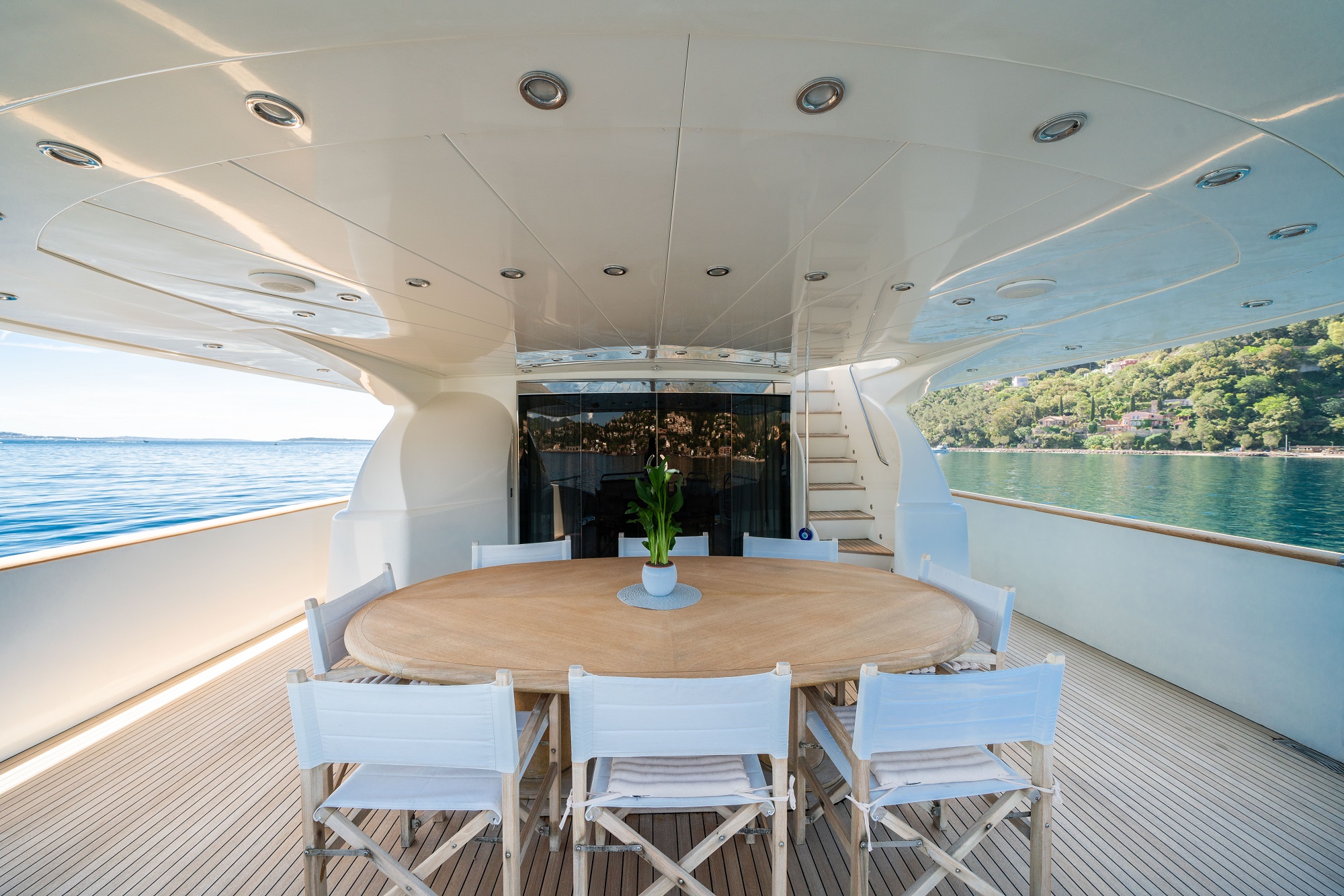 207 Main deck dining.jpg