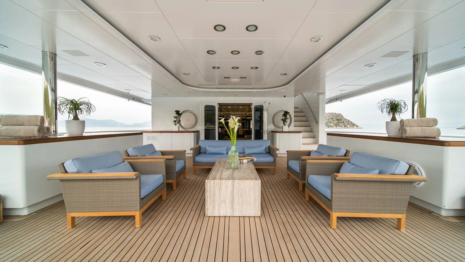 207 Main deck seating.jpg
