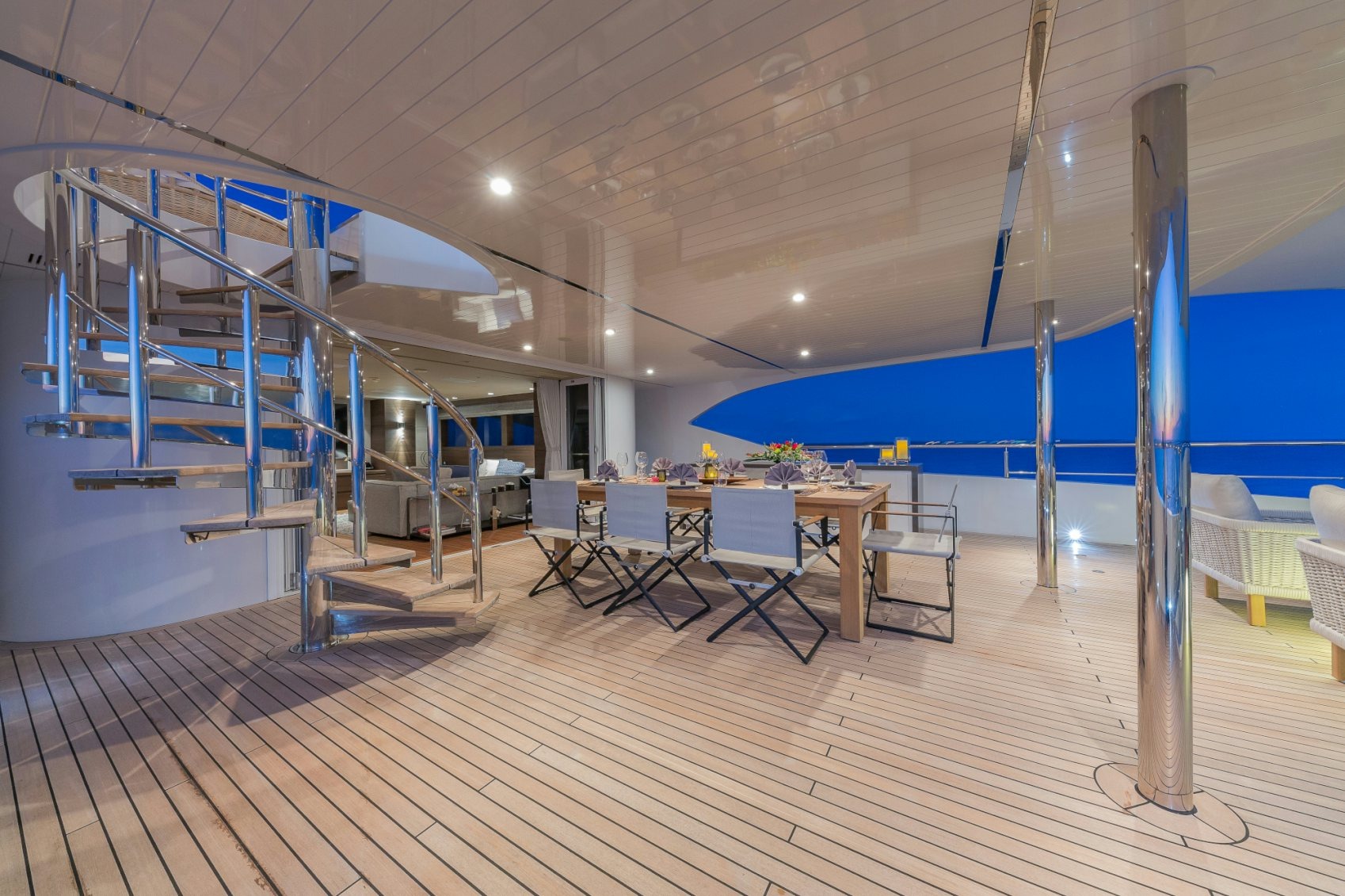 209 Deck dining.jpg