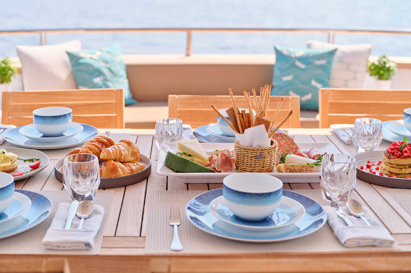 209 Main deck dining.png