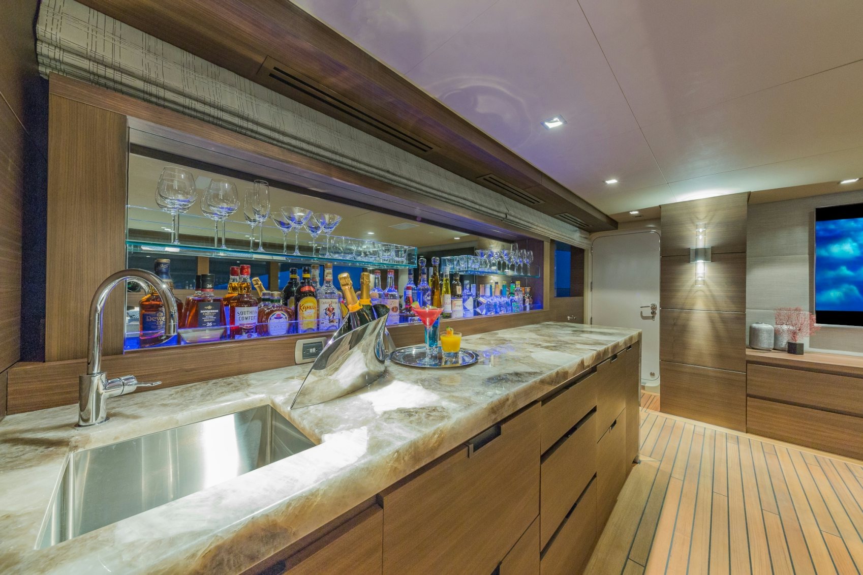 308 Sky lounge bar.jpg