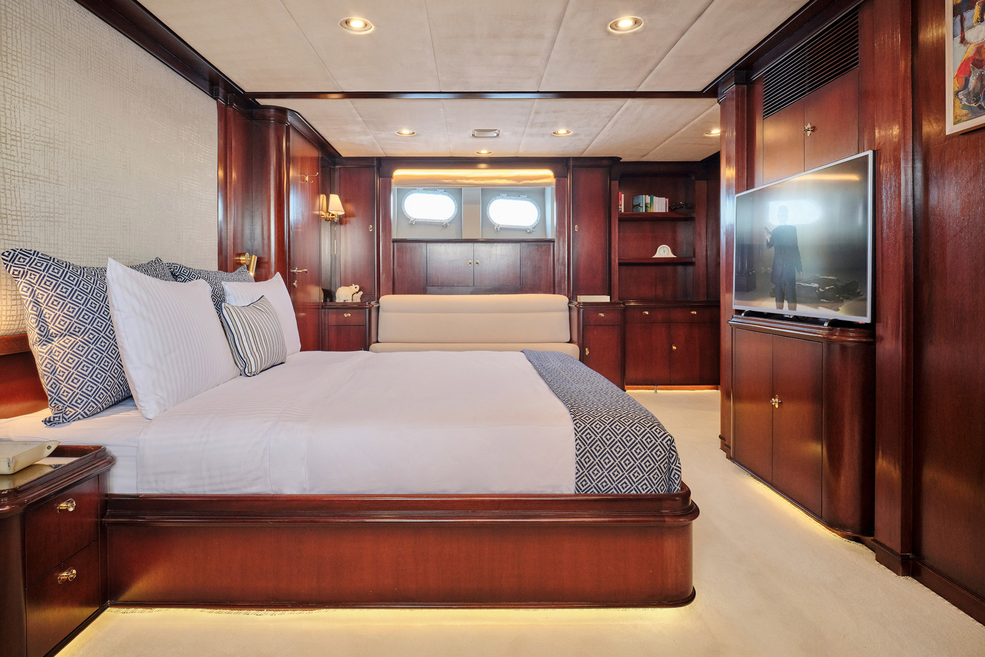 4.1 Master stateroom.jpg