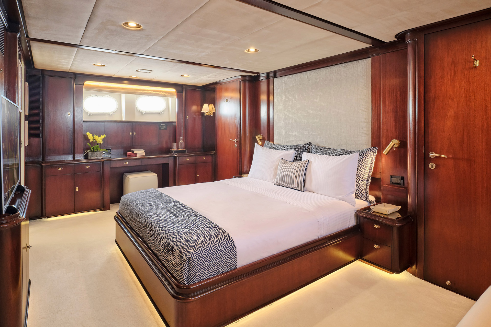 4.2 Master stateroom.jpg