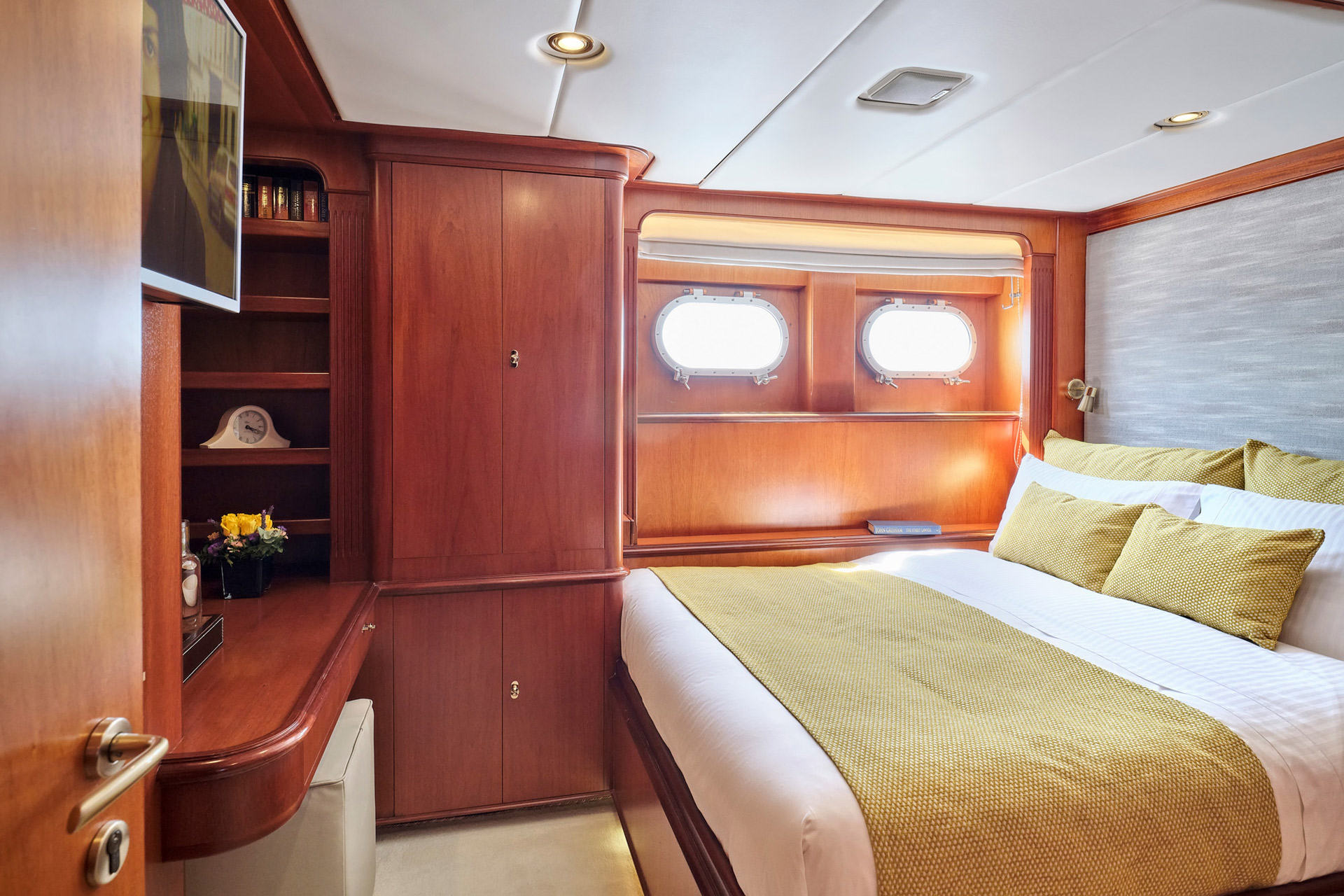4.4 Double cabin.jpg