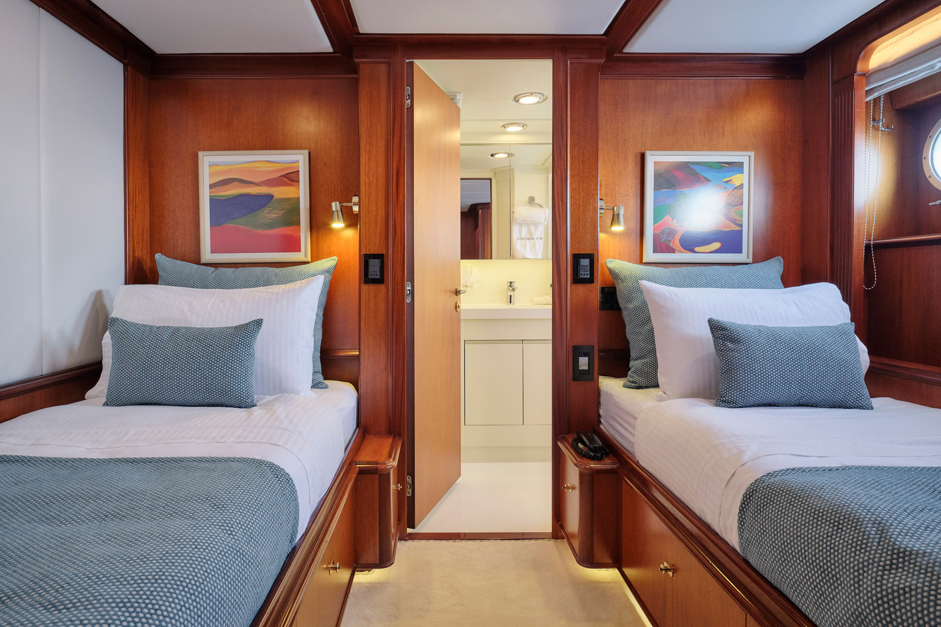 4.6 Twin cabin.jpg