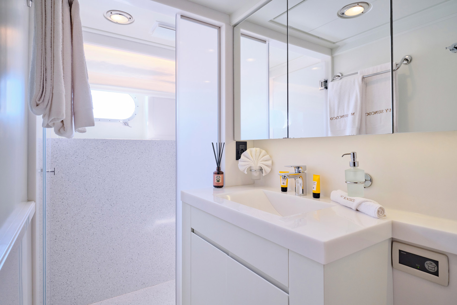 4.8 Ensuite bathroom.jpg