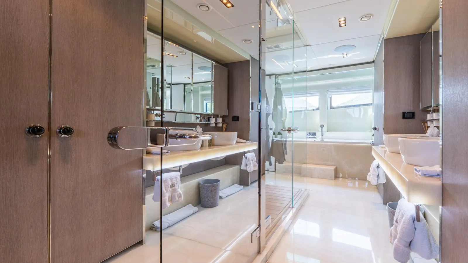402 Master ensuite.jpg