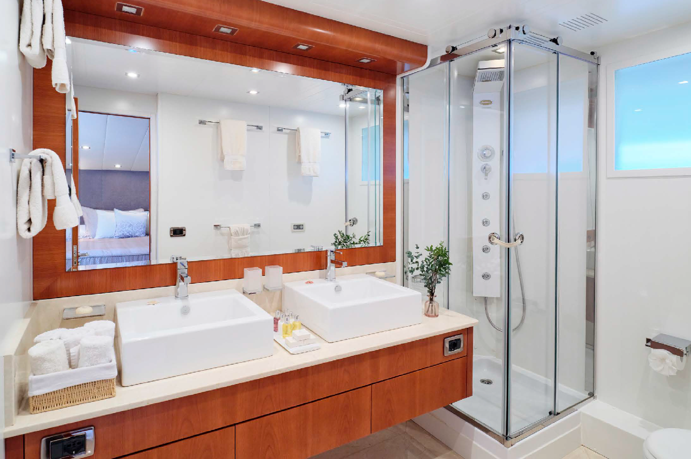 402 Master suite ensuite.png