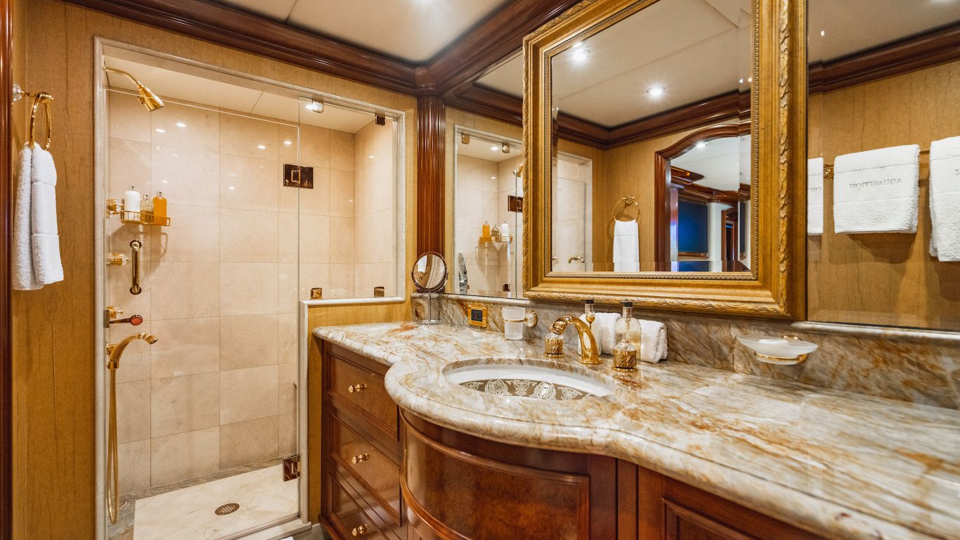 406 Guest suite ensuite.jpg