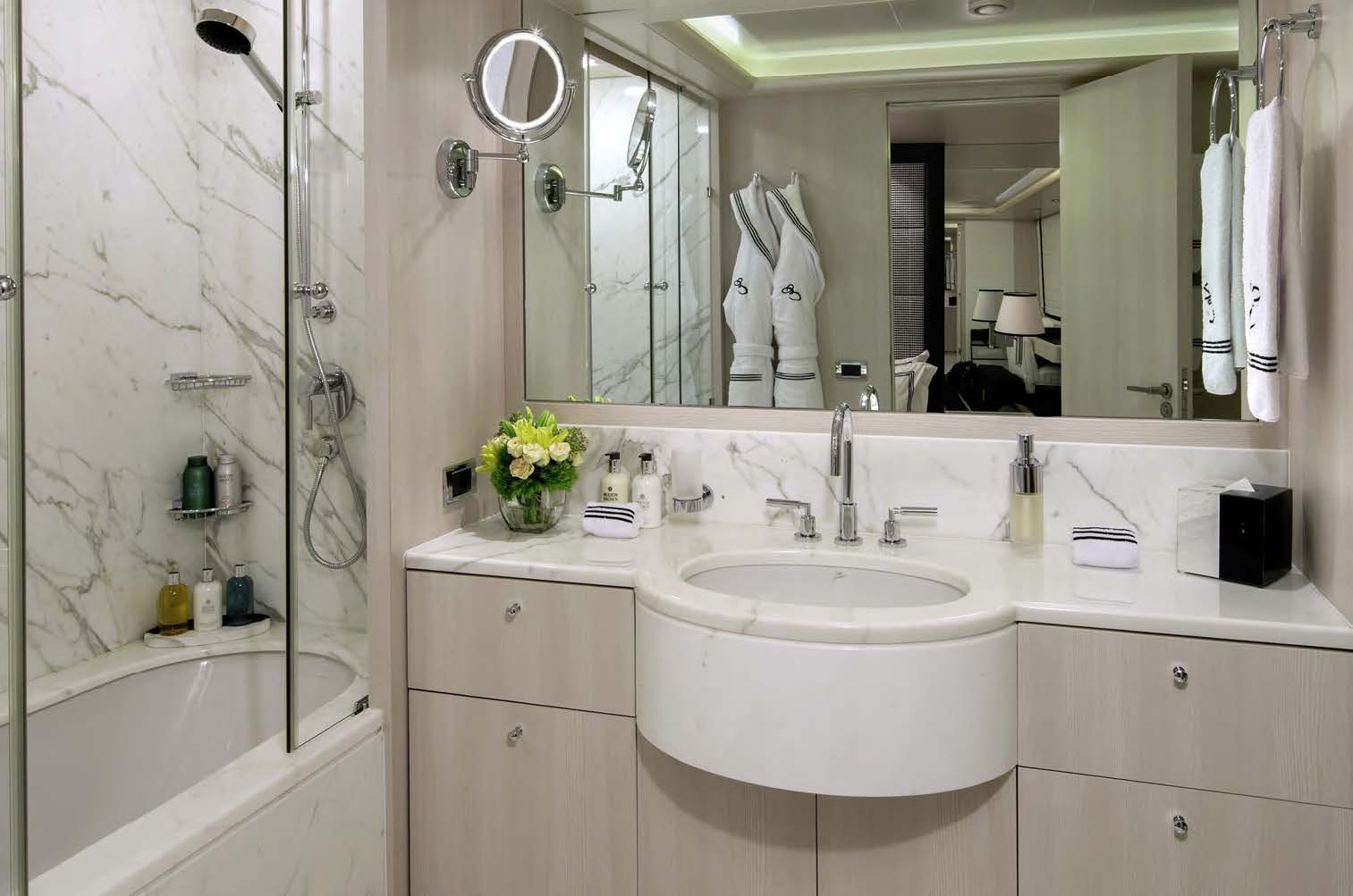 410 Guest ensuite.jpg