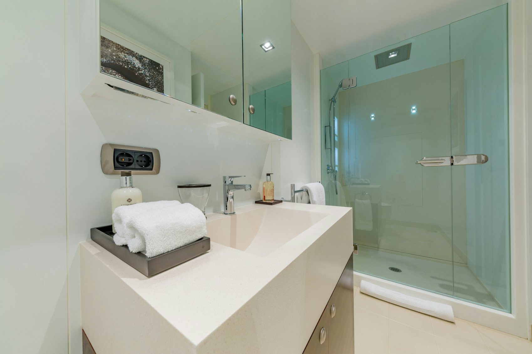 412 Guest ensuite.jpg