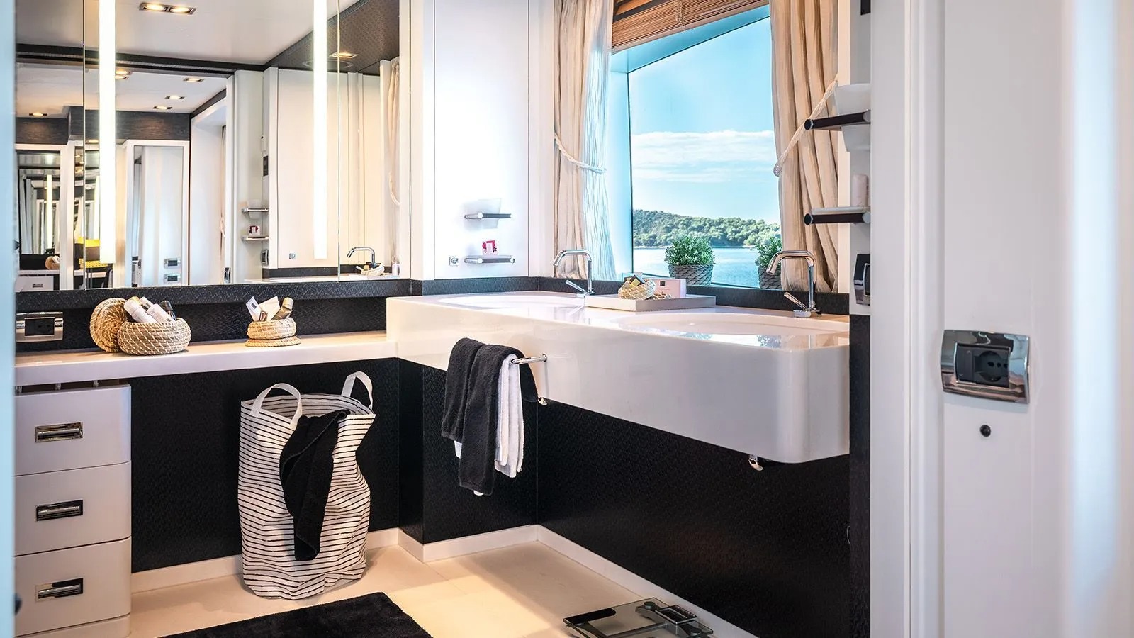 AFRICA I Interior - Master ensuite.jpg