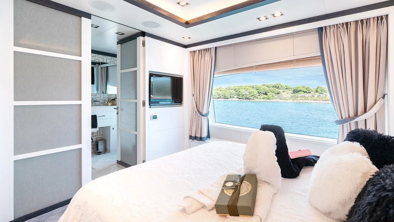AFRICA I Interior - VIP cabin 3.jpg