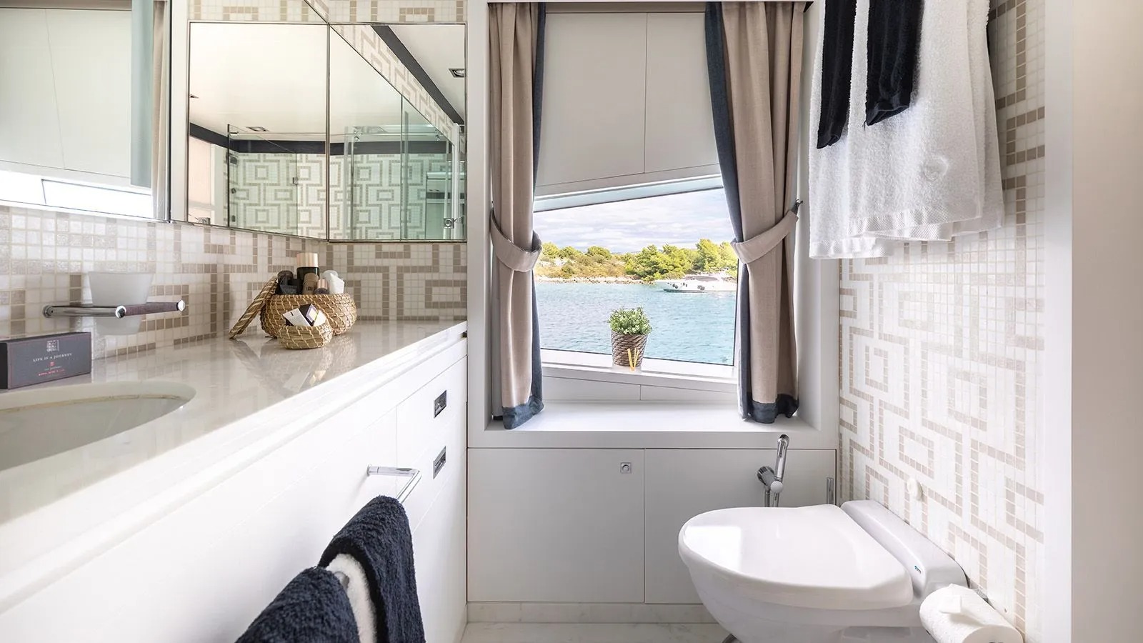AFRICA I Interior - VIP cabin ensuite.jpg