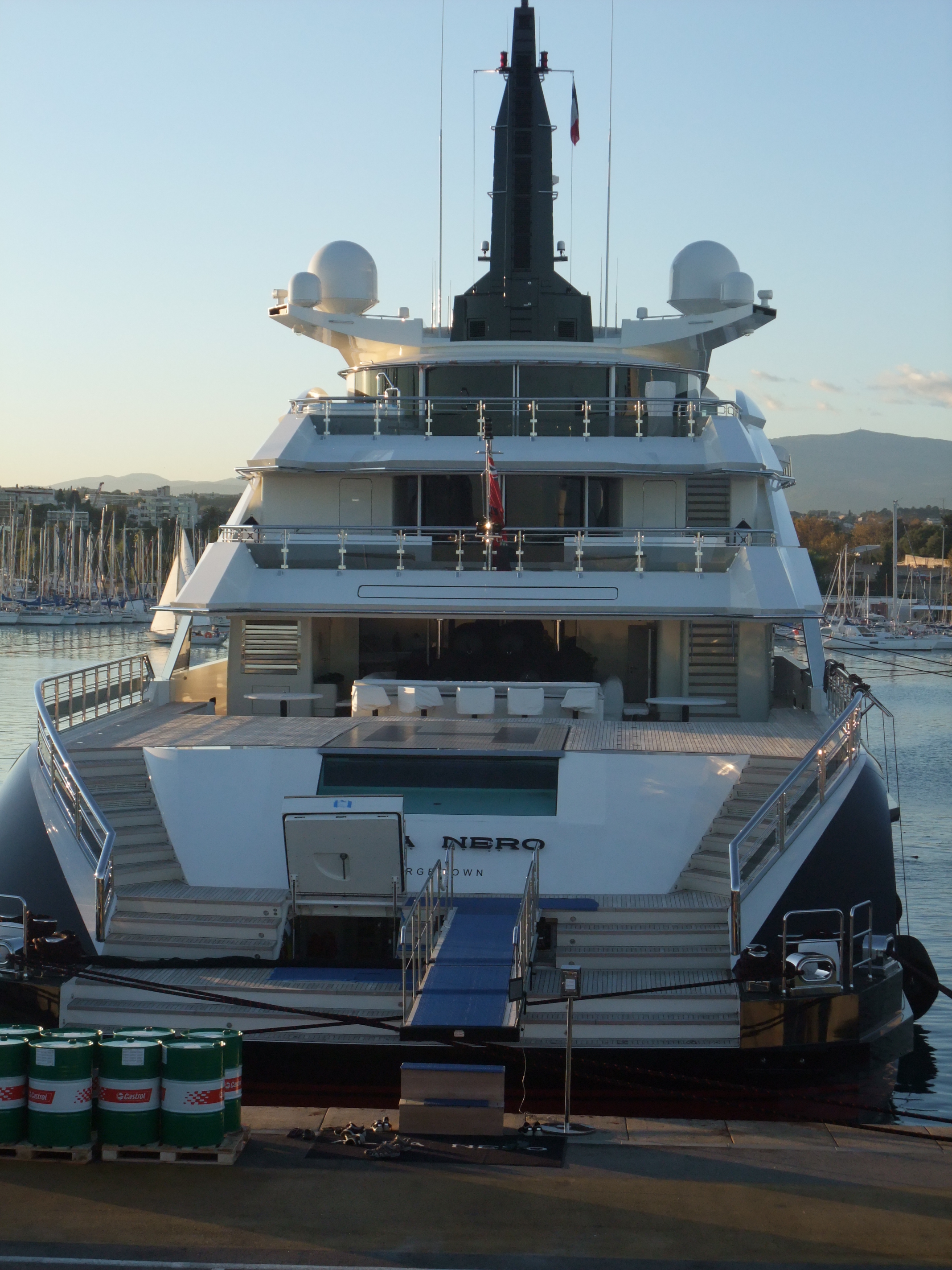 ALFA NERO in Antibes.jpg
