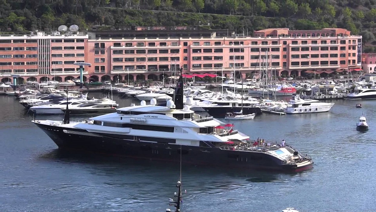 ALFA-NERO entering port of Monaco.jpg