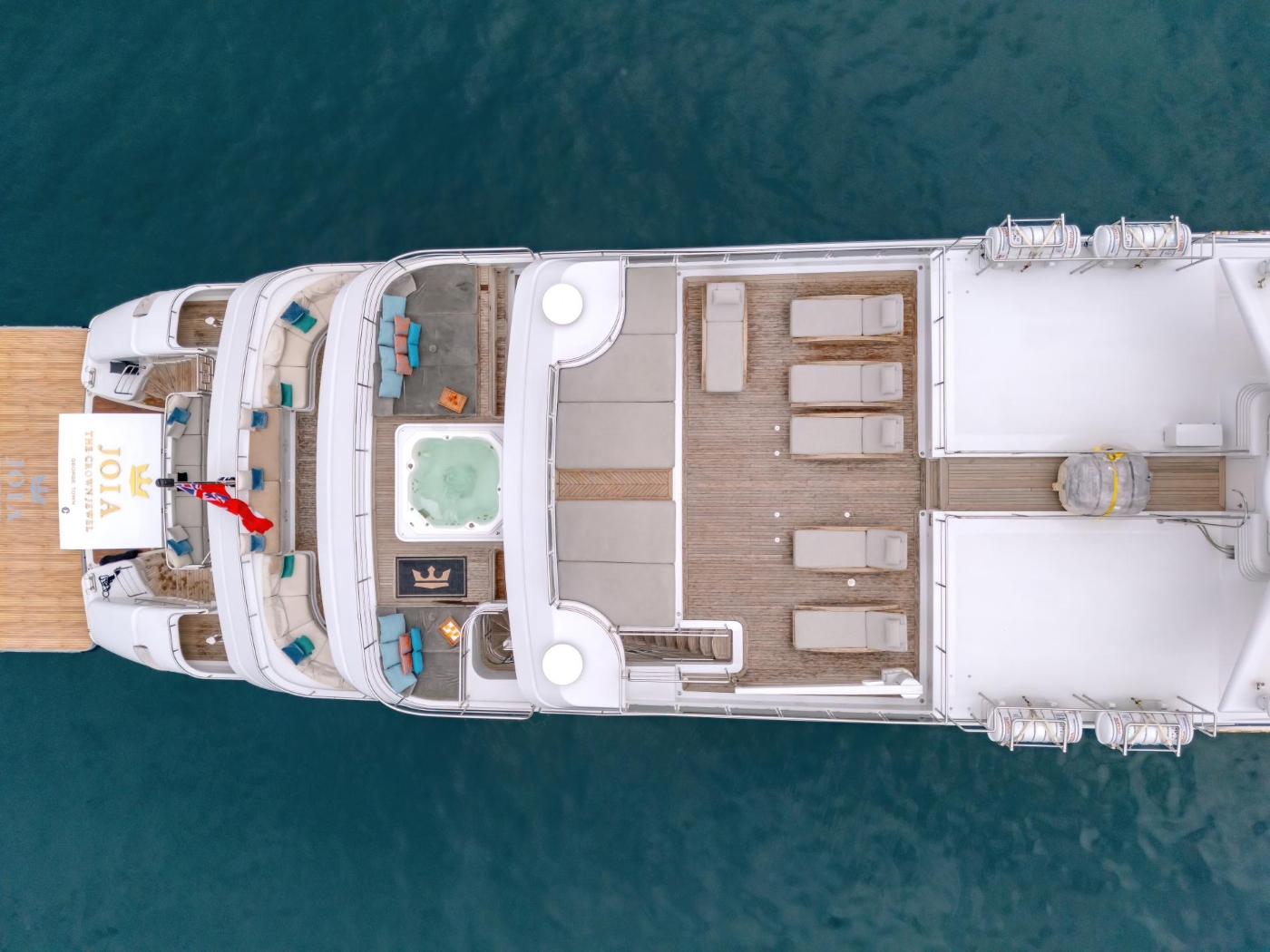 Aft Deck Relaxation Area 01.jpg
