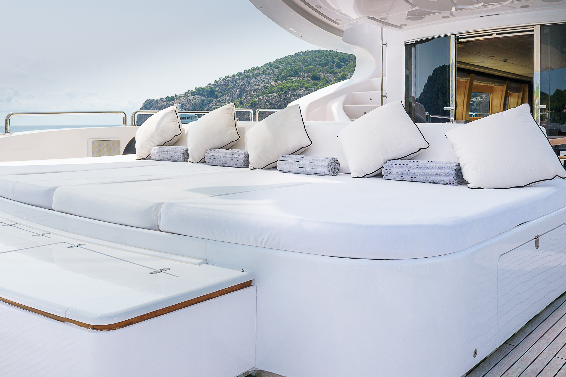 Aft deck sunpads.jpg