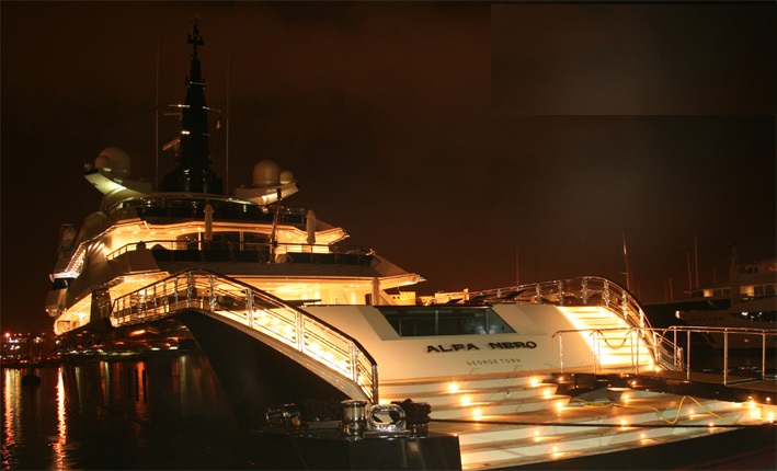 Alfa Nero by night in Antibes.jpg