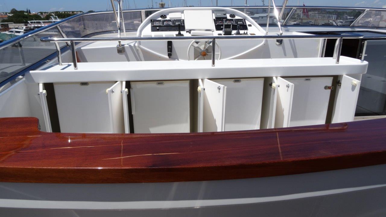 Bar on Flybridge.jpg