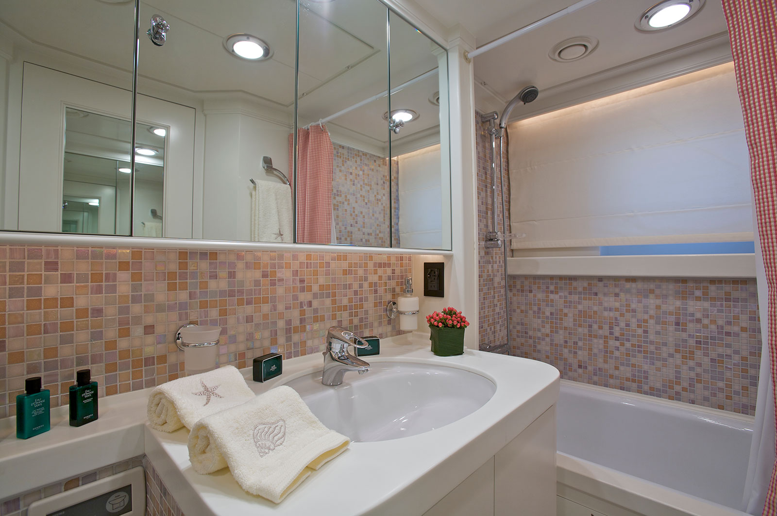 Bathroom main.jpg