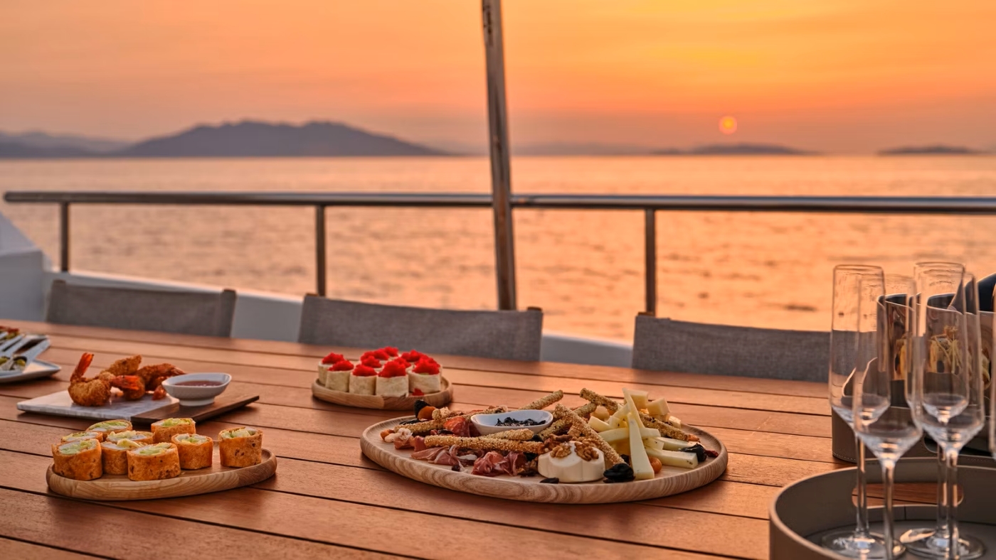 Dining With Sea Views 02.jpg