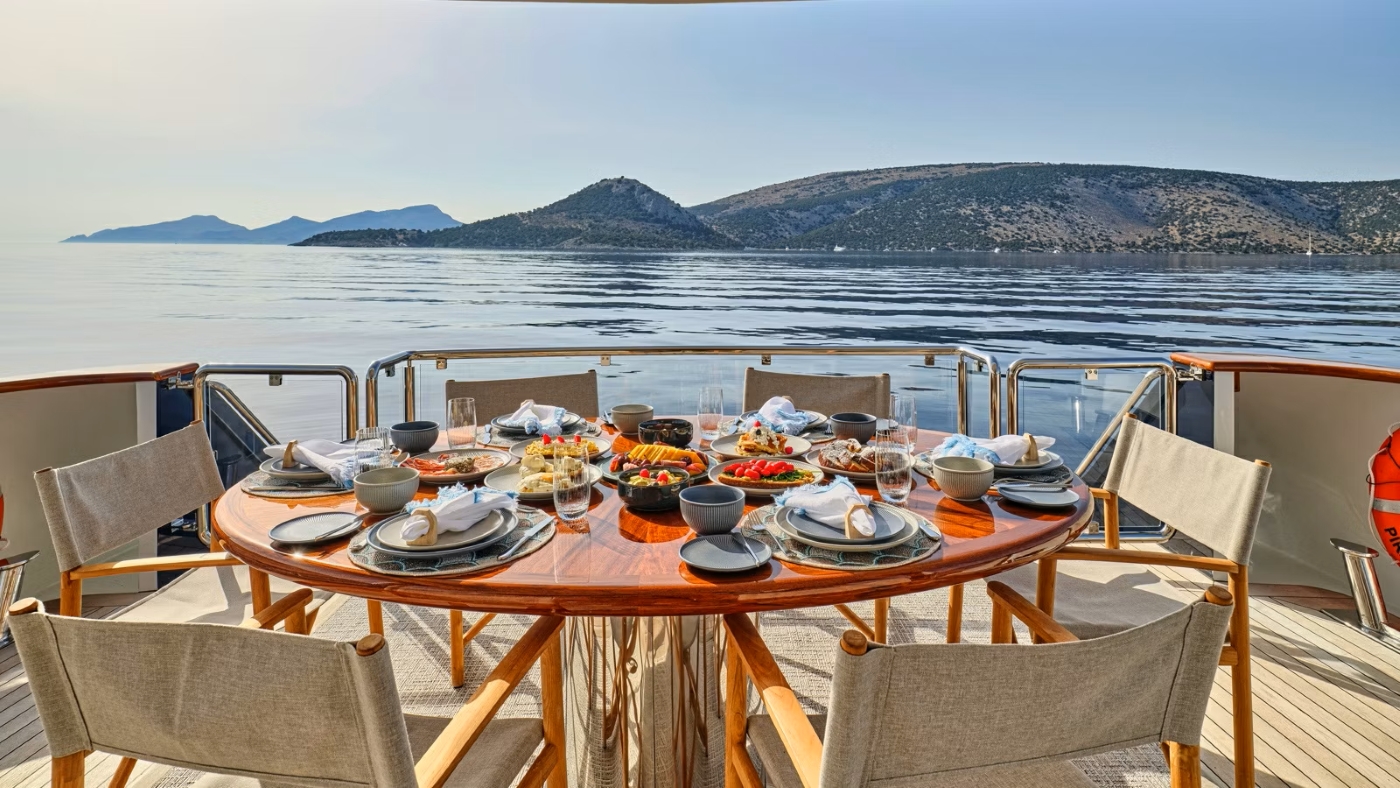 Dining With Sea Views 04.jpg