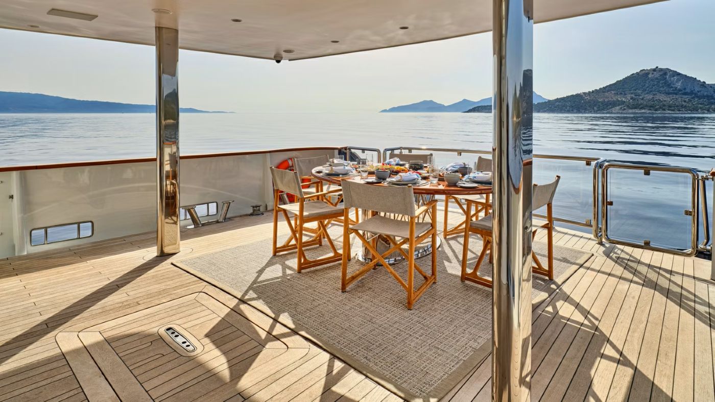 Dining With Sea Views 05.jpg