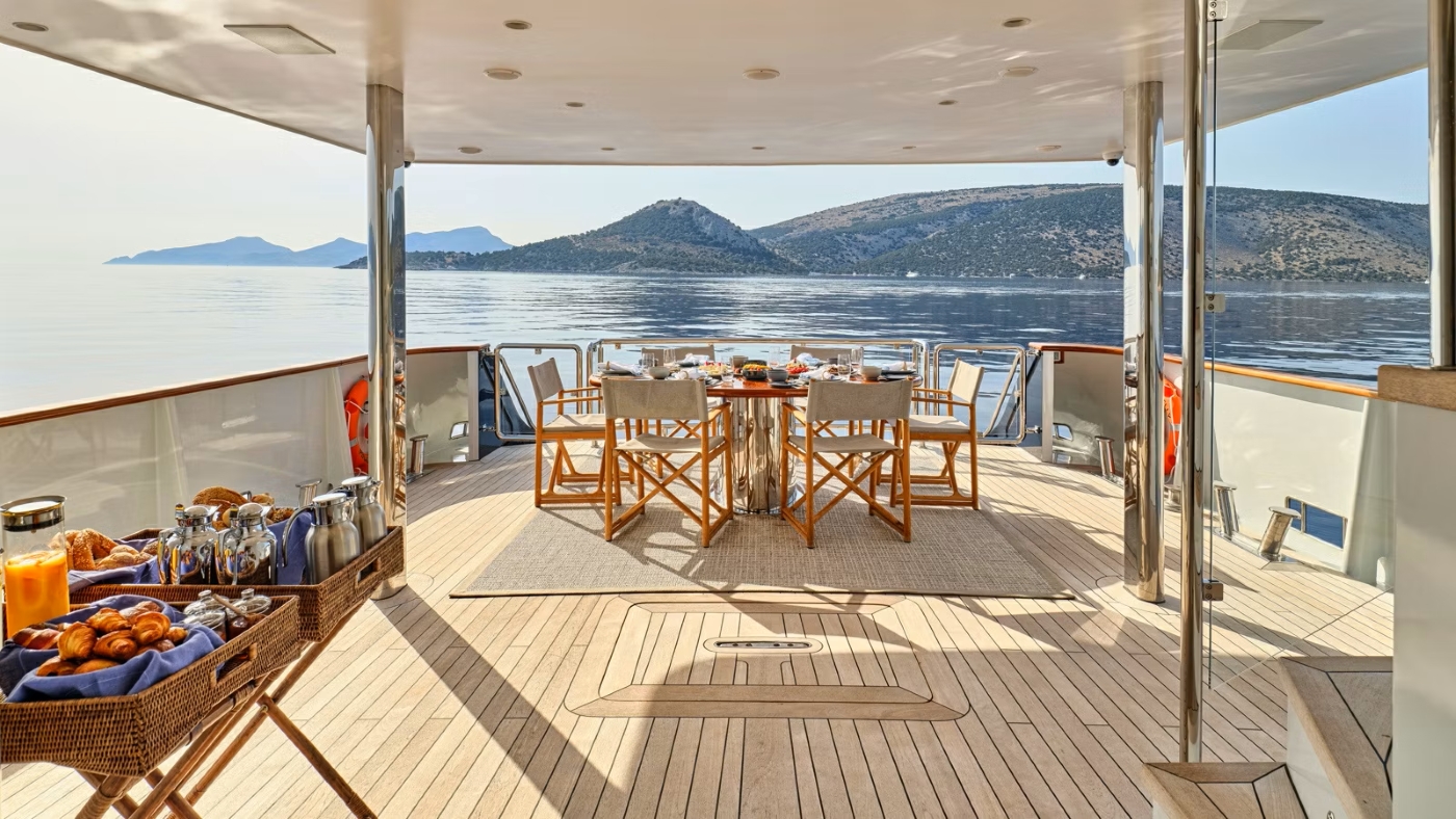 Dining With Sea views 03.jpg