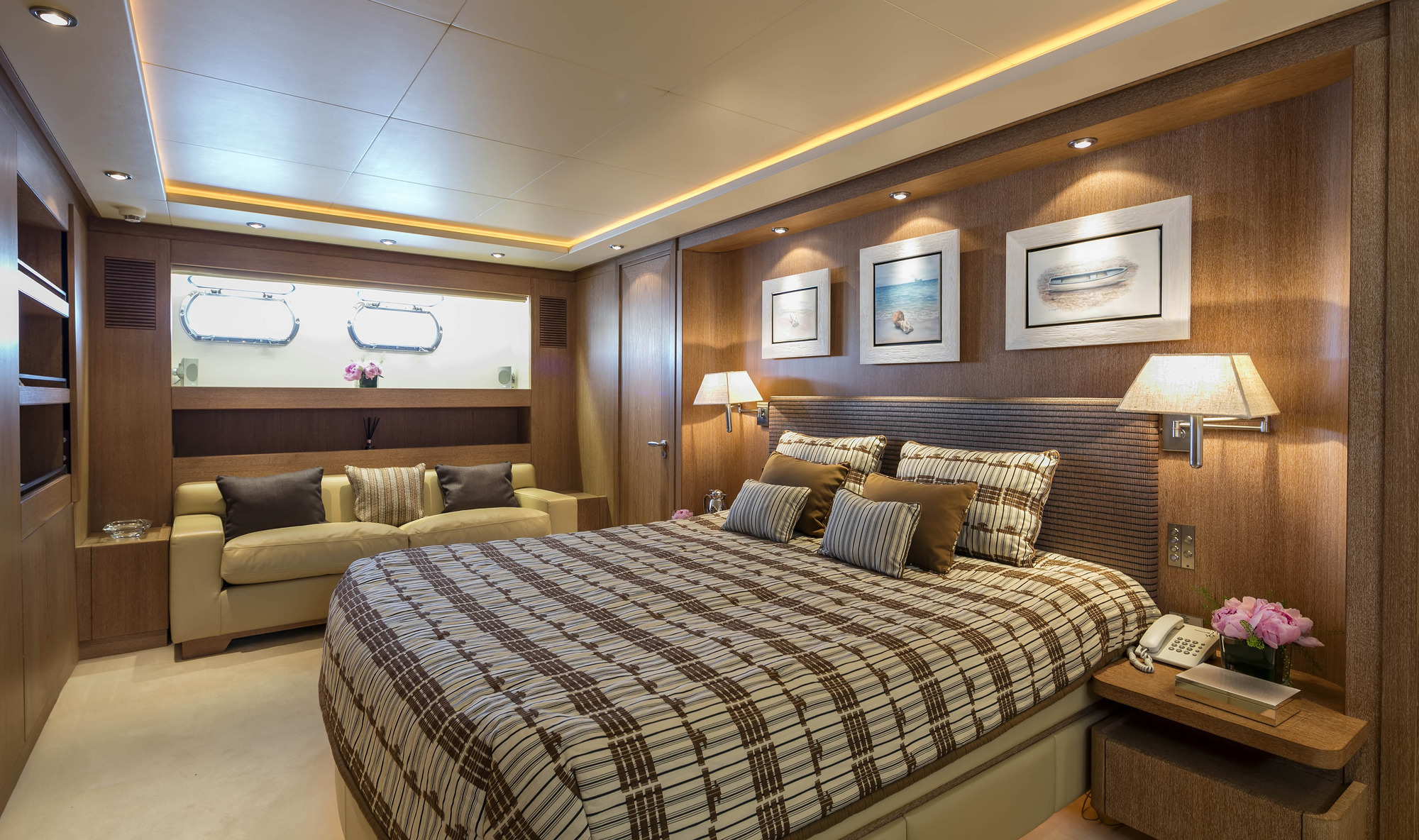 Double guest cabin .jpg
