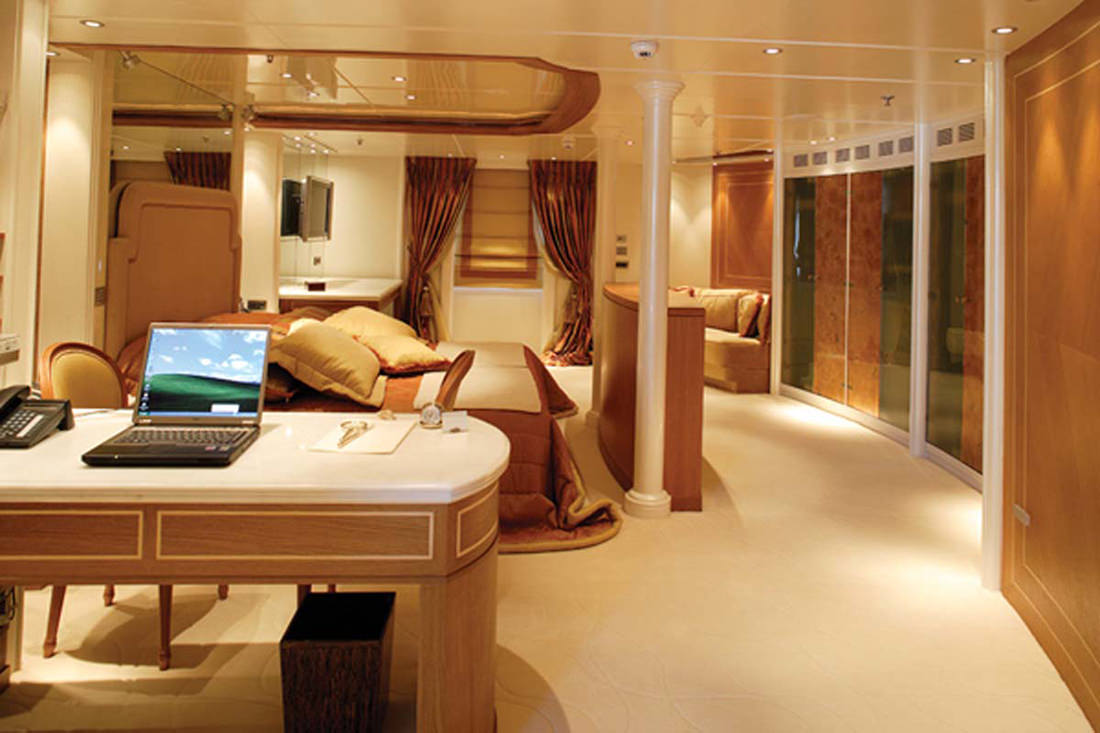 ELEGANT 007 office in cabin.jpg