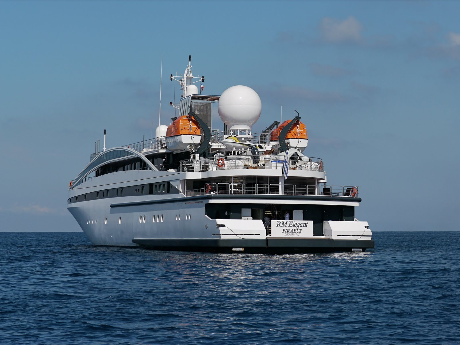 Elegant 007 off Montecarlo.jpg