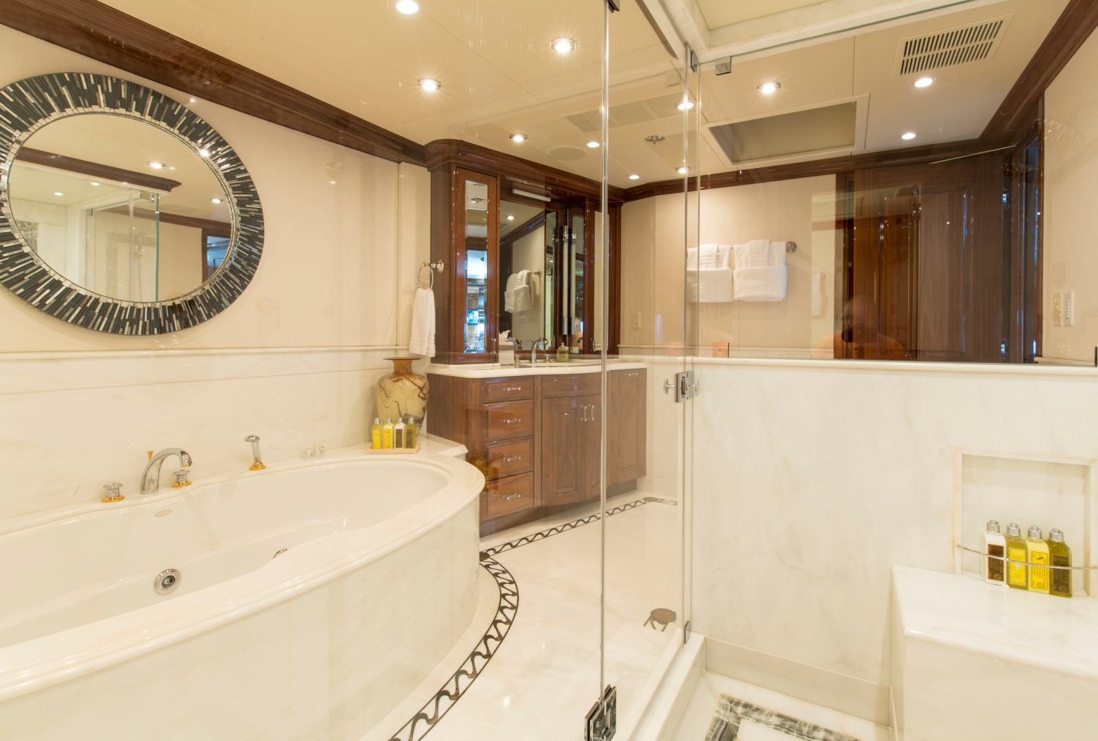 Ensuite 1.jpg