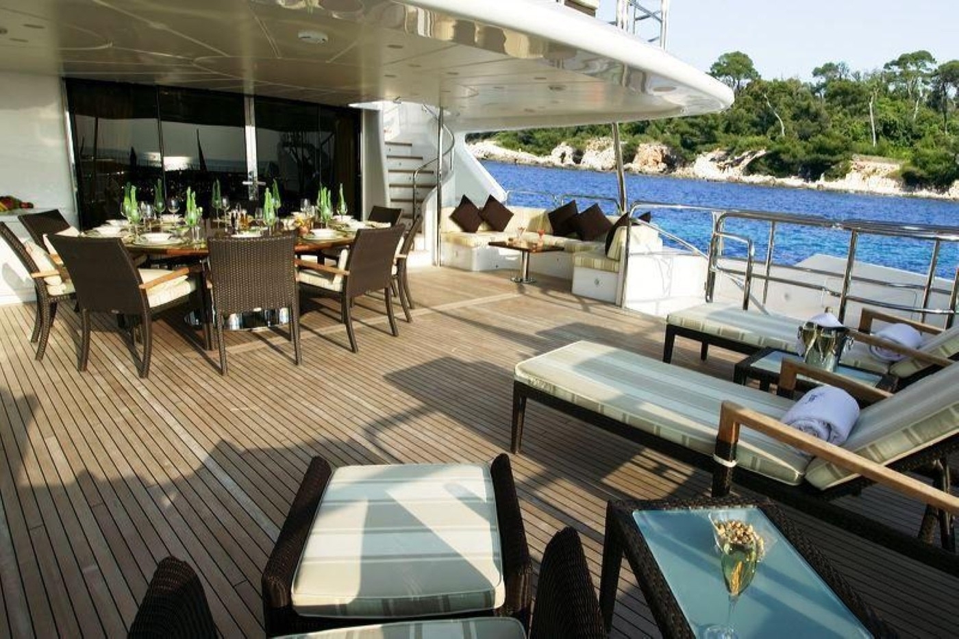 Exterior Relaxation Area With Dining.jpg