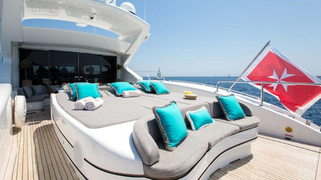 Exterior living spaces 00003.jpg