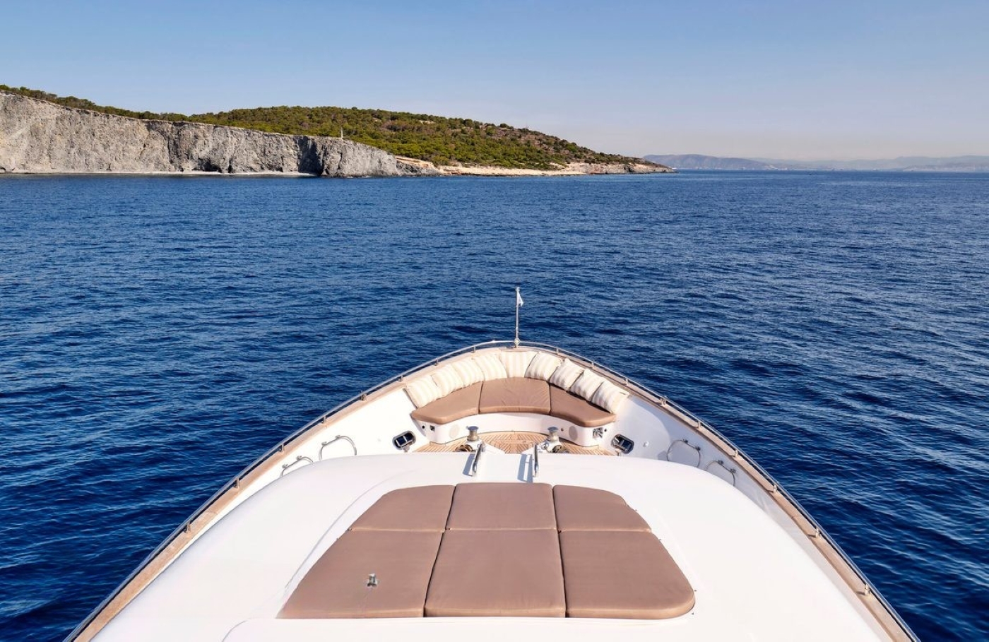Foredeck Relaxation Area .jpg