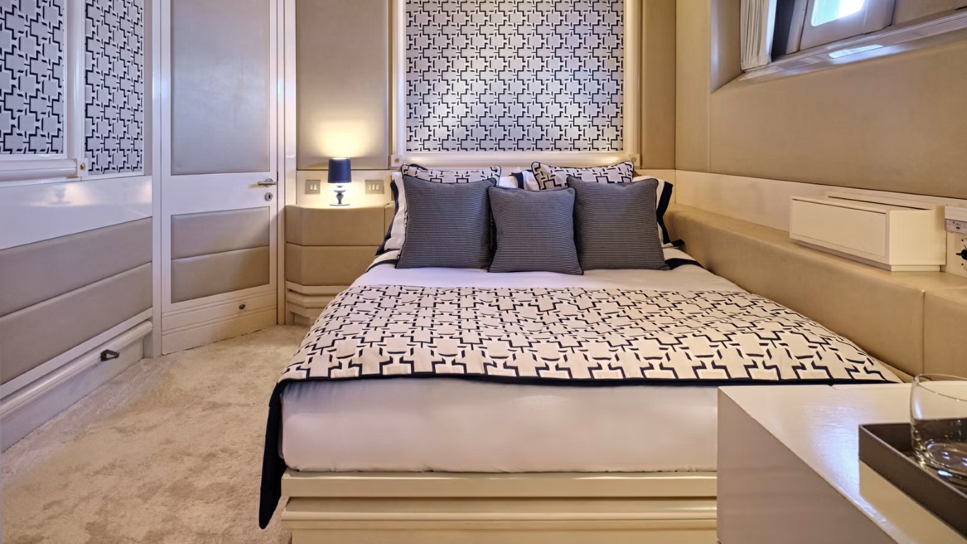 Guest Suite 01.jpg