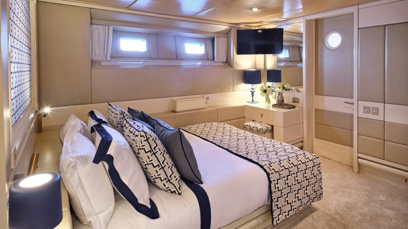 Guest Suite 02.jpg