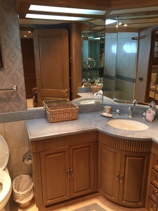 Guest bathroom 00001.jpg