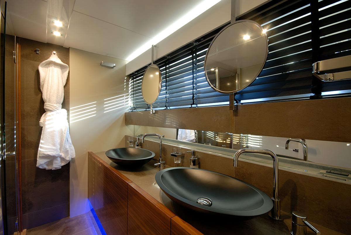 Guest cabin ensuite 00001.jpg