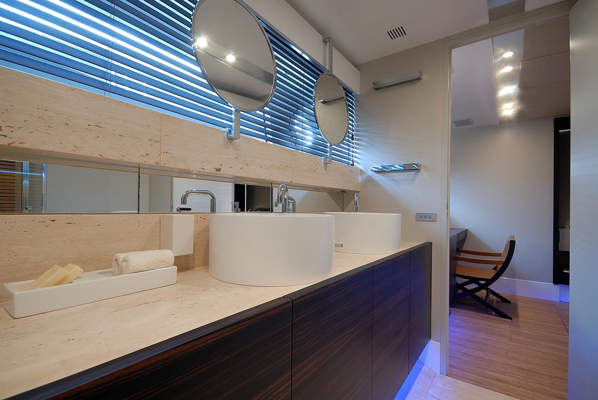 Guest cabin ensuite 00002.jpg