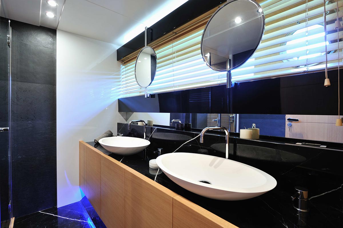 Guest cabin ensuite 00003.jpg