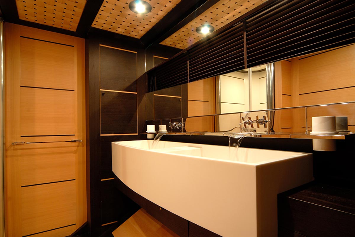 Guest cabin ensuite 00004.jpg