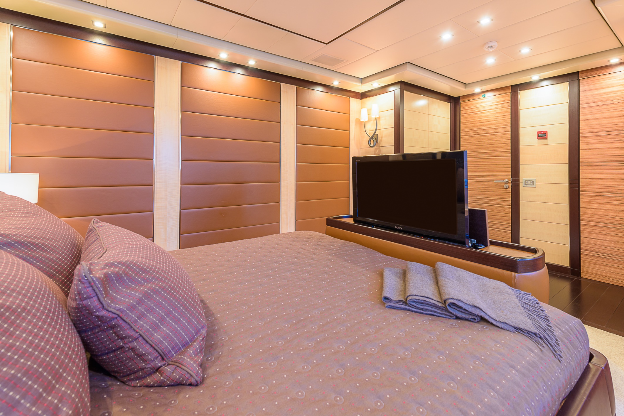 Guest cabin with TV.jpg