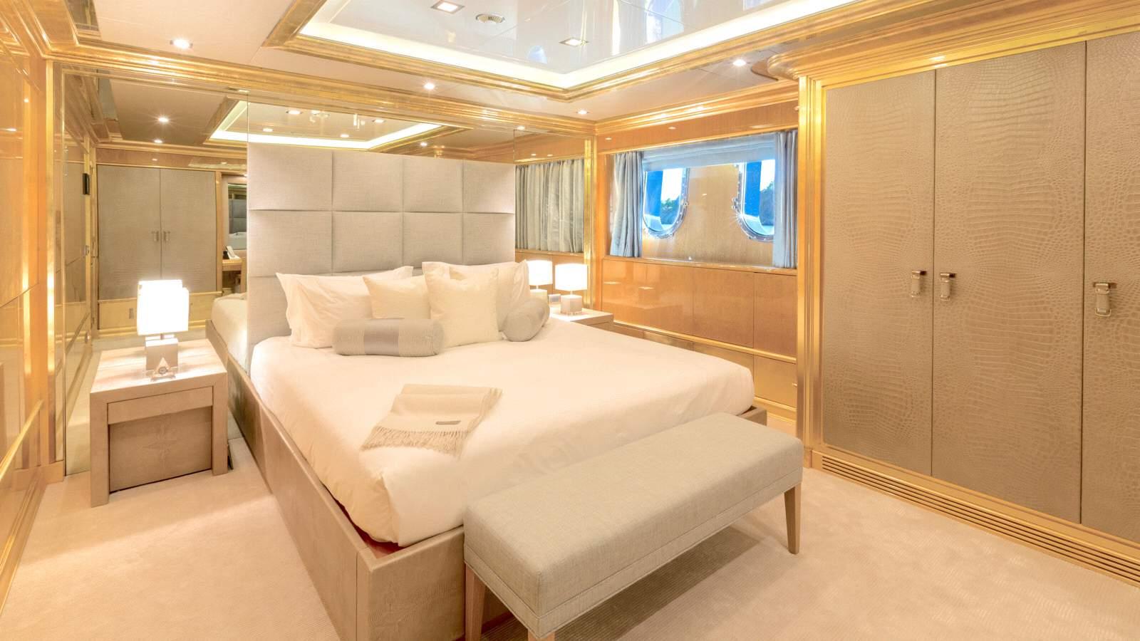 Guest cabin with queen bed.jpg