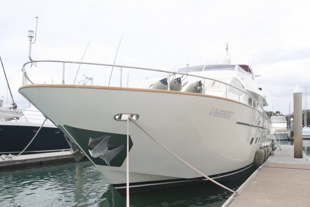 Hull closeup.jpg