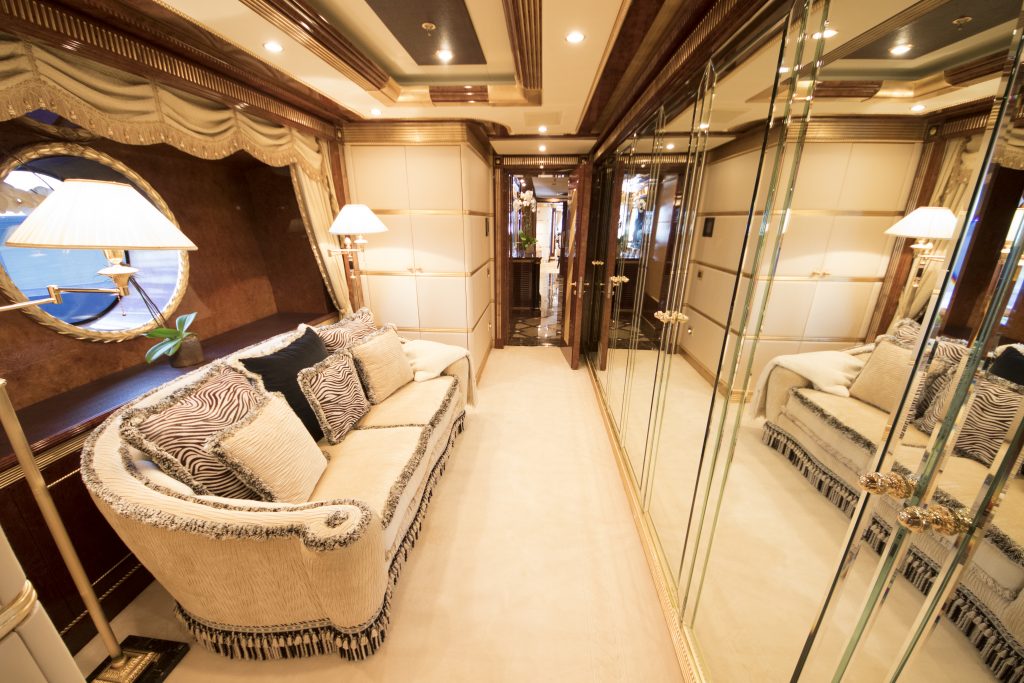 Interior 6.jpg
